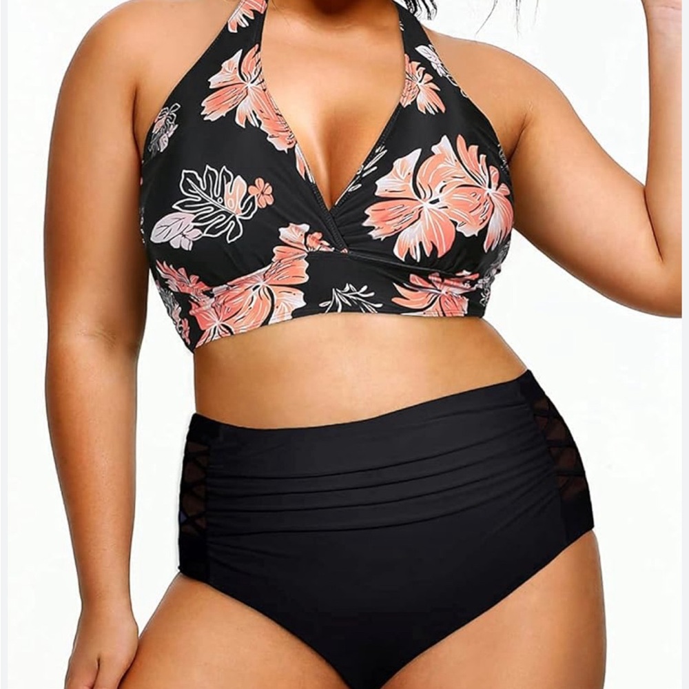 Yonique black 2 piece swim suit floral top and solid bottoms 🖤